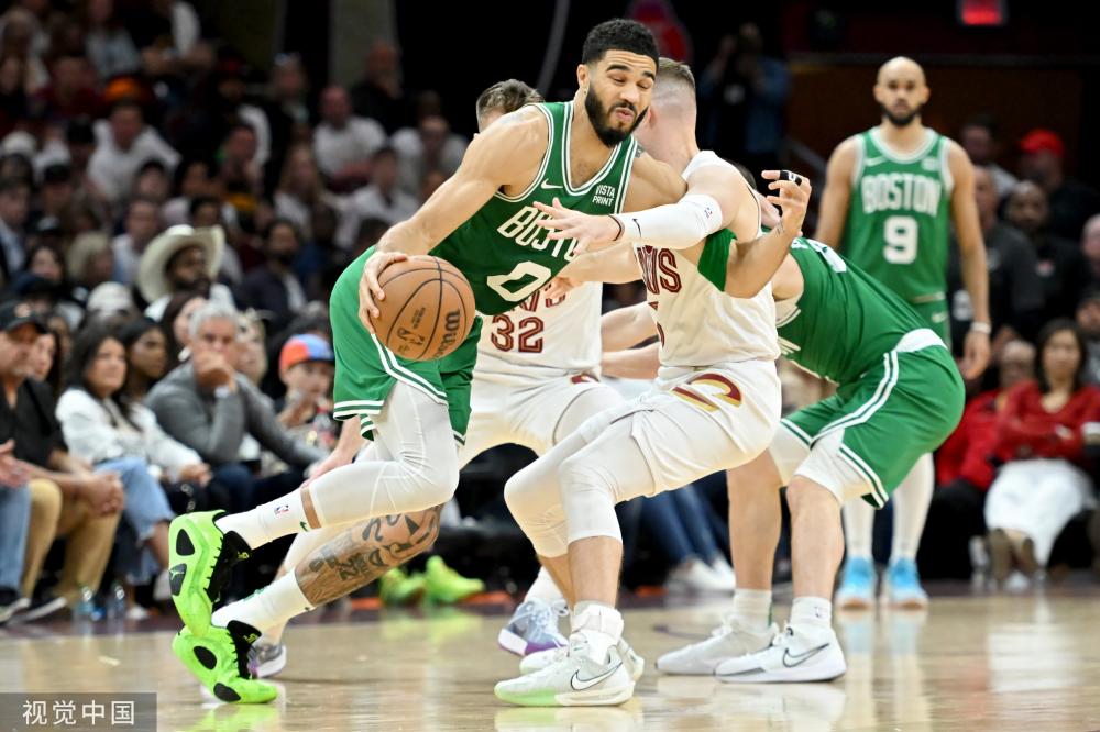 在赛场上表 在赛场上表