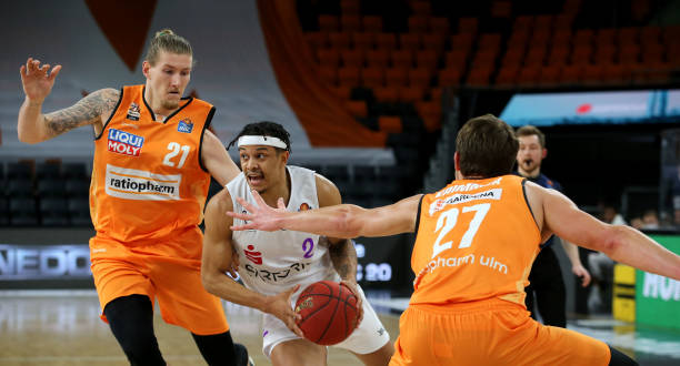 她没有被荣 她没有被荣